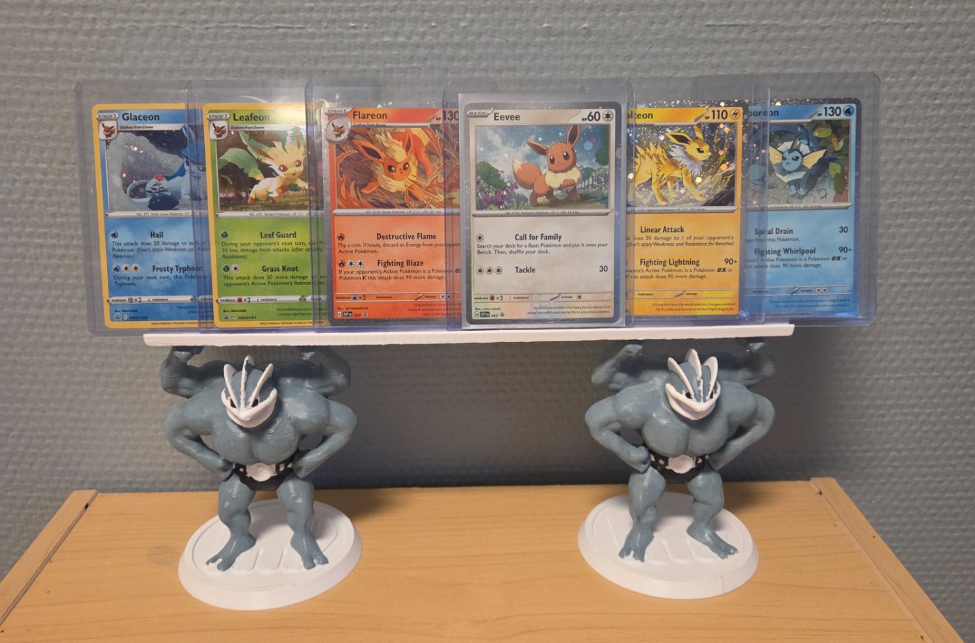 Pokémon-kortholder med Machamp-figurer