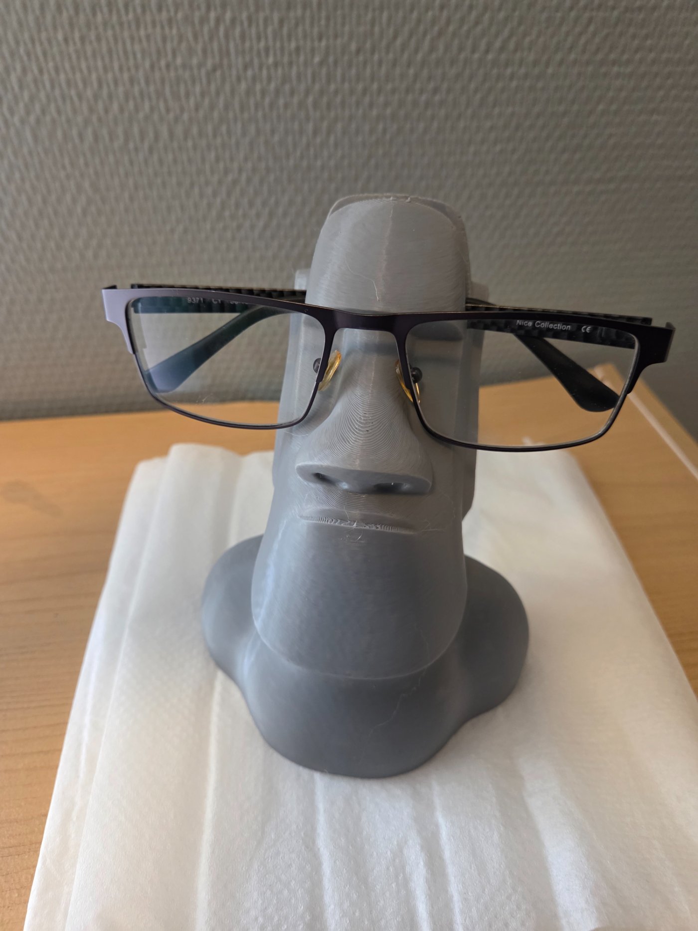 Moai-brilleholder