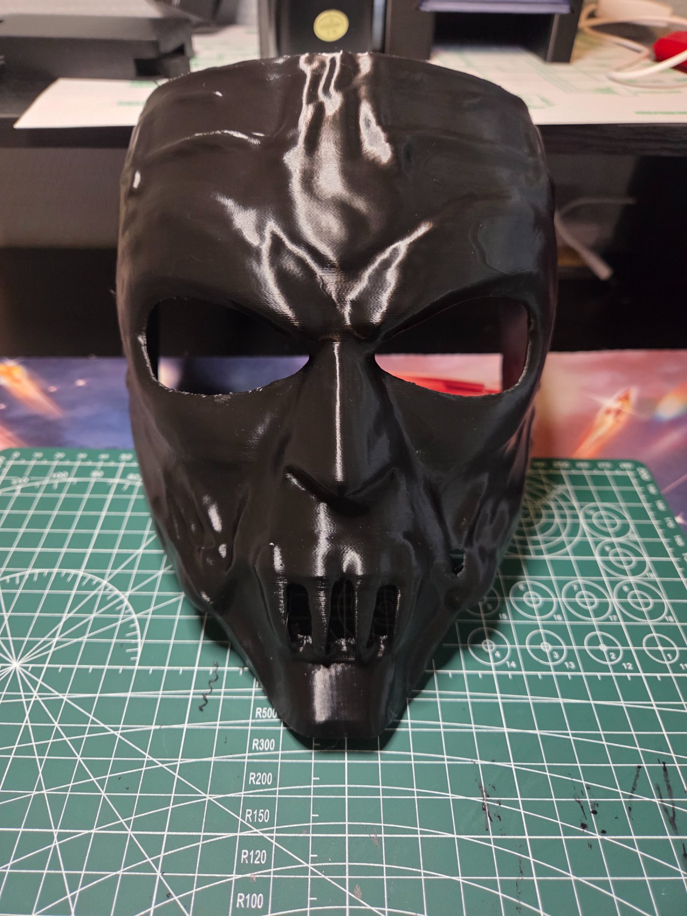 Svart skrekkmaske