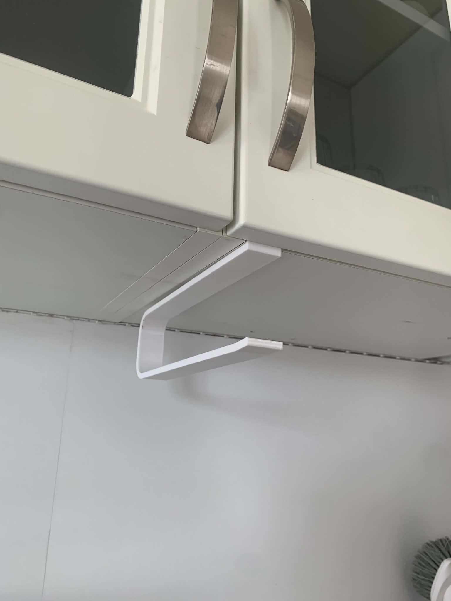 3D-printet håndkleholder til kjøkkenskap – uten skruer – O3Dprint