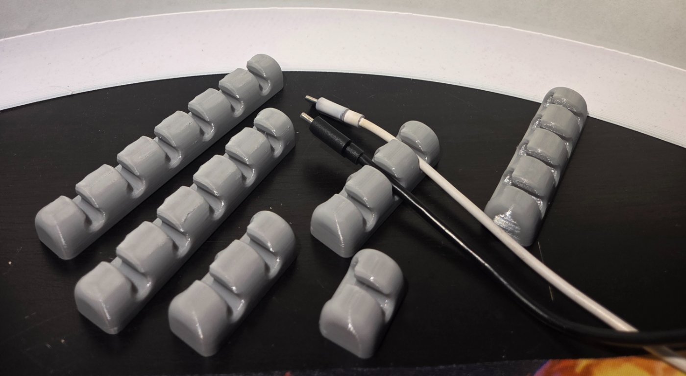 3D-printet kabelholder – få orden på ladekablene – O3Dprint