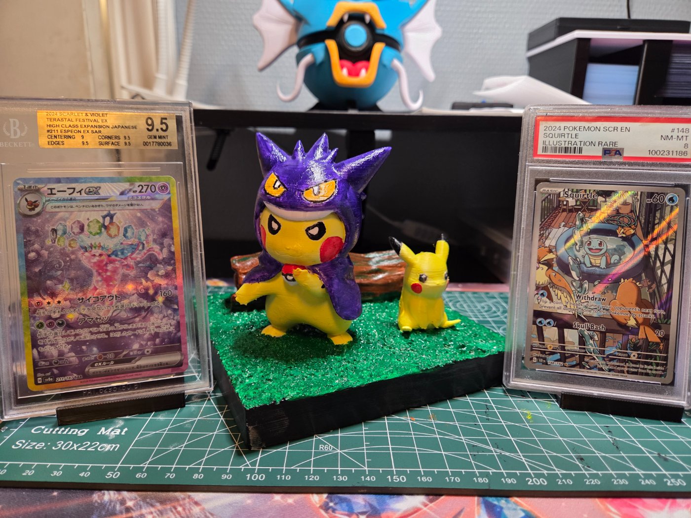 Pokémon-kortdisplay med Pikachu og Gengar