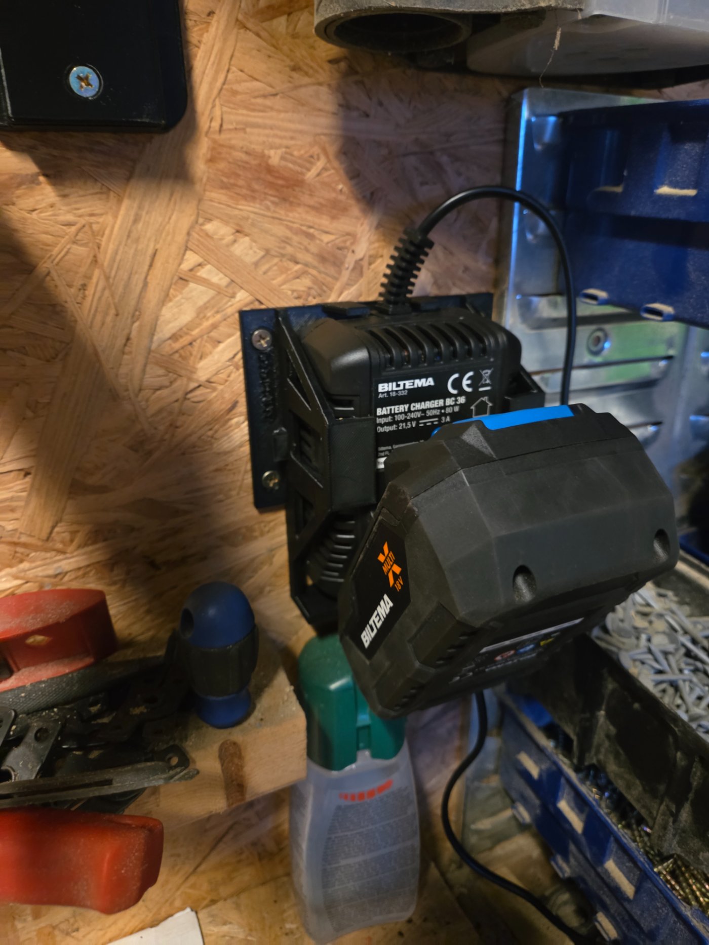 Veggholder til Biltema MULTIX 18V lader – O3Dprint
